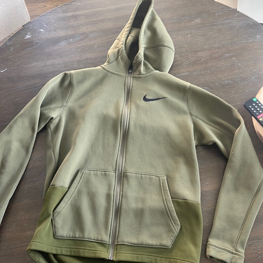 Nike zip up sweatshirt. Good condition.